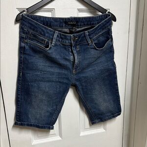 21 men Blue Jean Shorts with Raw Hem